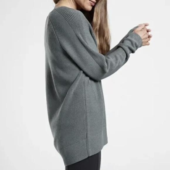 Athleta Hanover Ribbed V-Neck Wool Blend Sweater Medium Gray Mist 159164 EUC - Picture 9 of 10